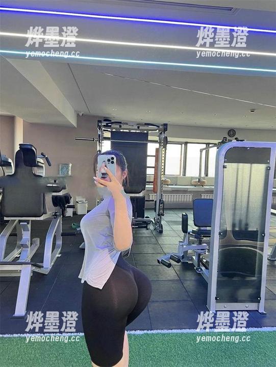 微密圈 - 120斤的小王同学的万圣节惊悚秀，快来获取她的免费作品！