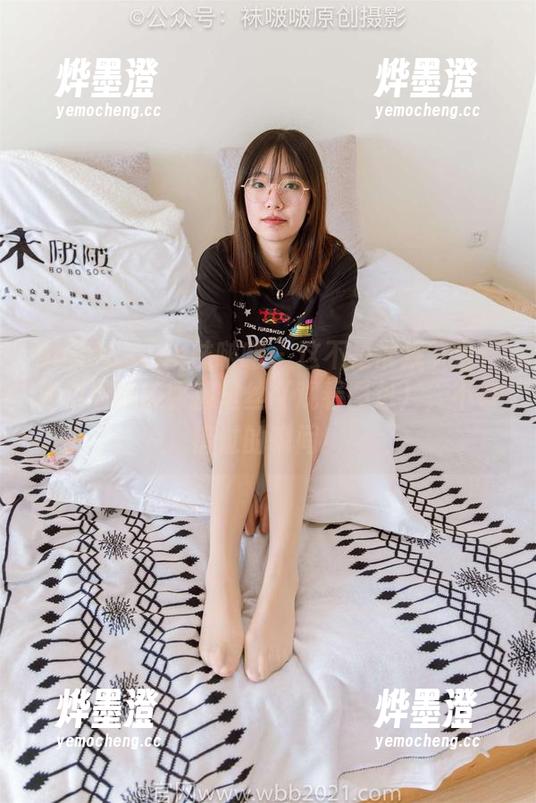 BoBoSocks袜啵啵 - 这不是常规节目：甜甜圈的校服裤里丝（观看图包），不容错过的瞬间！