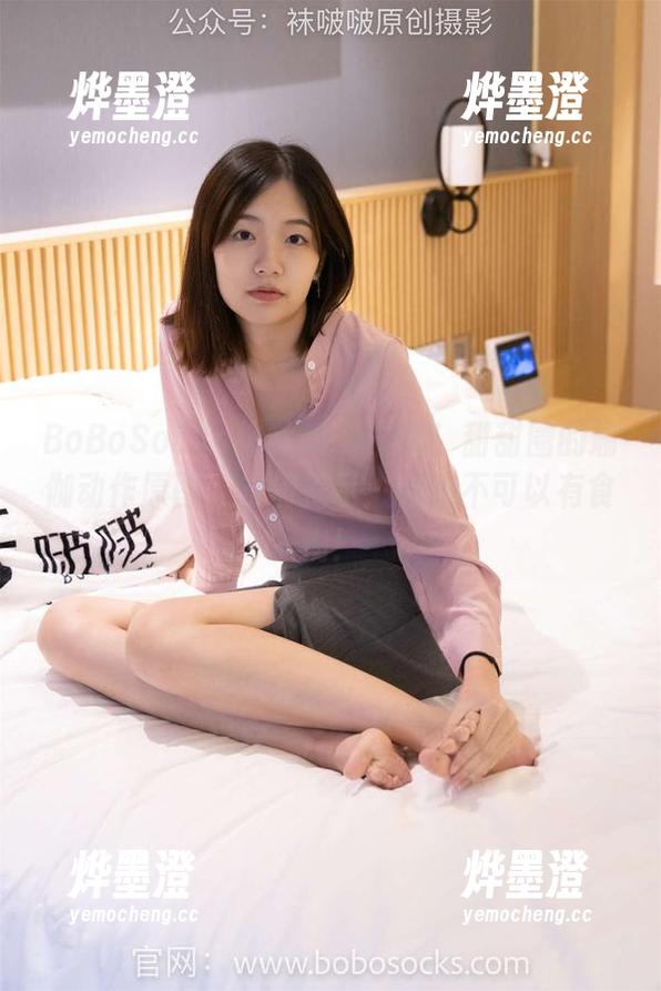 BoBoSocks袜啵啵-甜甜圈 BoBoSocks袜啵啵 - 最新!甜甜圈的瑜伽动作原图,友情提示:旁边不可以有食物!