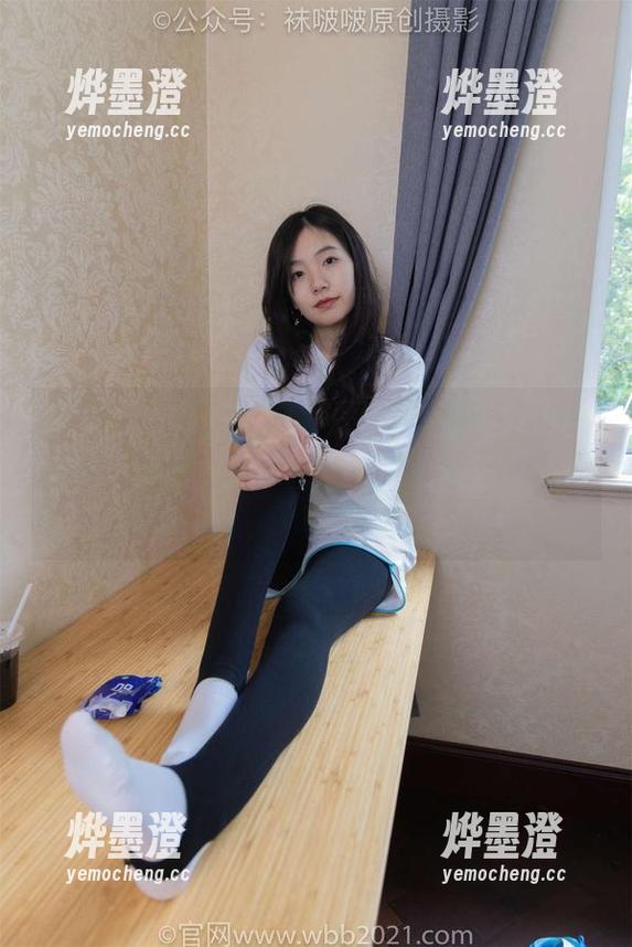 BoBoSocks袜啵啵 - 看！芝士的新作，黑棉袜的魅力无法抵挡，简直就像魔法一样。