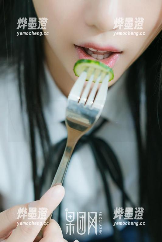 GIRLT果团网 - 有多少个little贝壳喵，就有多少个黑白写真！快来拿免费福利吧！