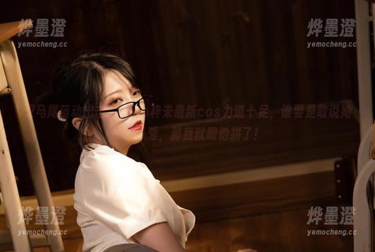 双马尾萌动出击！Leah梓未最新cos力道十足，谁要是敢说她不够可爱，那我就跟他拼了！