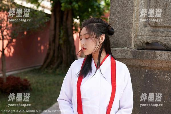 MiiTao蜜桃社 - 吴凯莉Kelly御姐写真定制版：从这张照片开始，你也许会开始怀疑自己的人生选择。