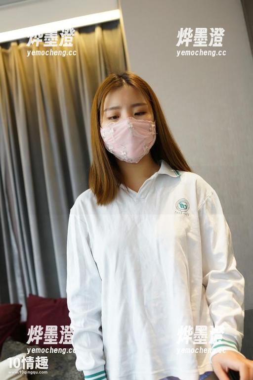 在ROSI的白色丝袜合集里，细腻与梦幻的完美交织