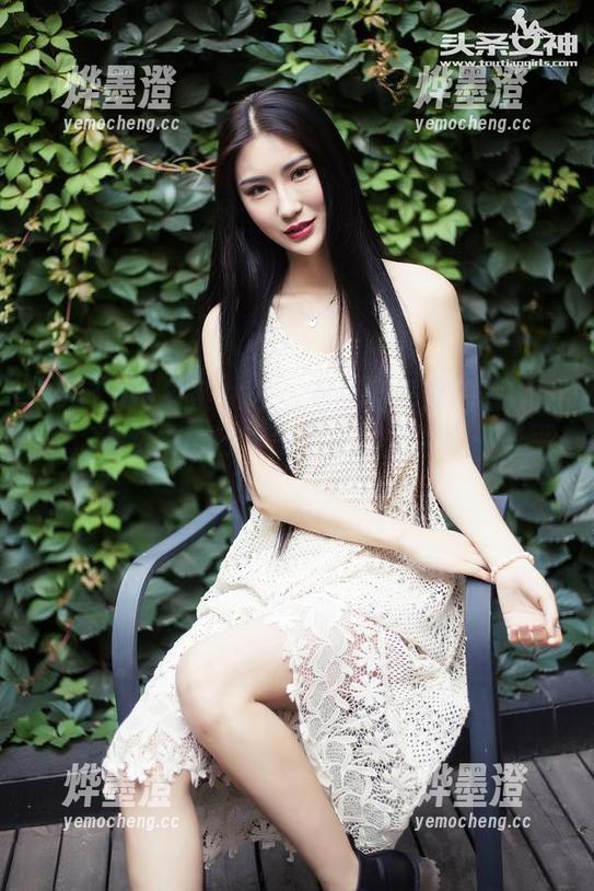 TouTiao头条女神 - 看着杨曼妮的瑜伽图片，突然觉得日常生活真的太需要一些平衡和宁静了
