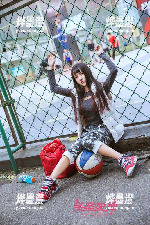 TouTiao头条女神 - 高韩菲的网袜时刻：私房美图，竟然这么特别？