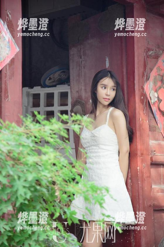 UGirls尤果网 - 欣杨Kitty吊带写真全套来了：果然岁月是把杀猪刀，这刀我乐意被杀！