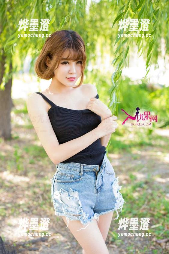 UGirls尤果网 - 黛蓓琪的黑丝写真：图集里的每一页都在说‘来，给我点赞’！