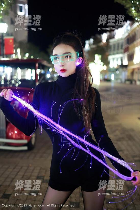 Xiuren秀人网 - 分享Lovely璐璐教室里的趣味图片，学习与创造的完美平衡！