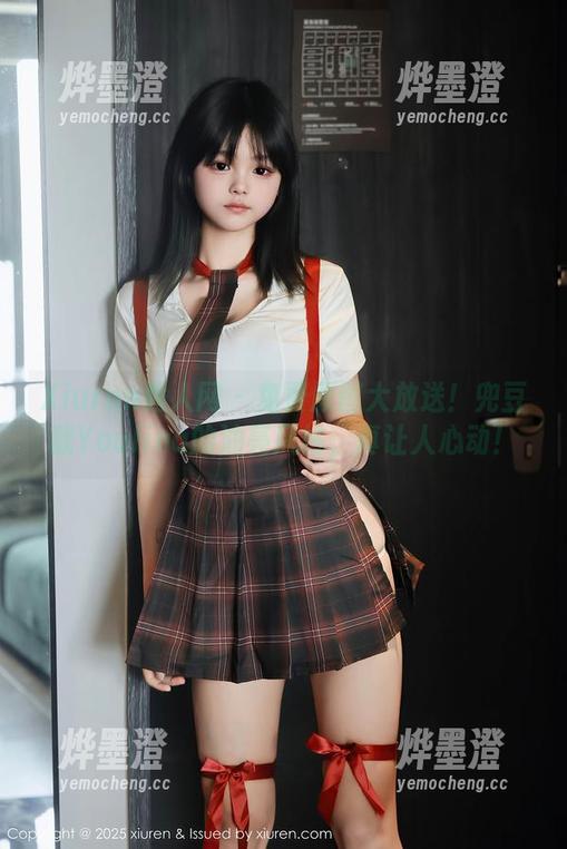 Xiuren秀人网-兜豆靓Youlina Xiuren秀人网 - 免费原图大放送!兜豆靓Youlina的油亮风格,真让人心动!