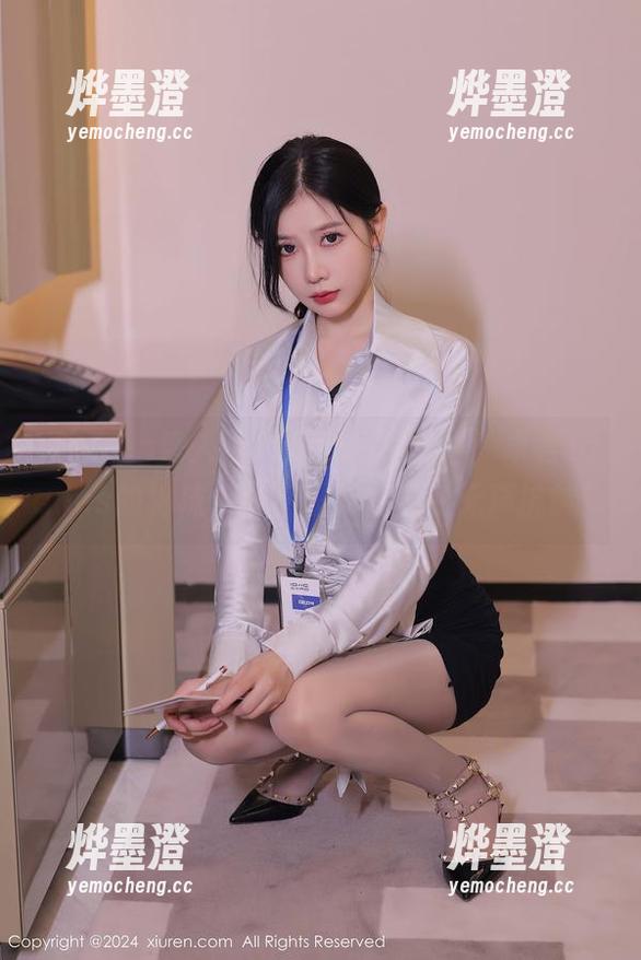 Xiuren秀人网 - 最新写真放送，卓君Jeanes的棉袜，简直是对视觉的无声挑衅！