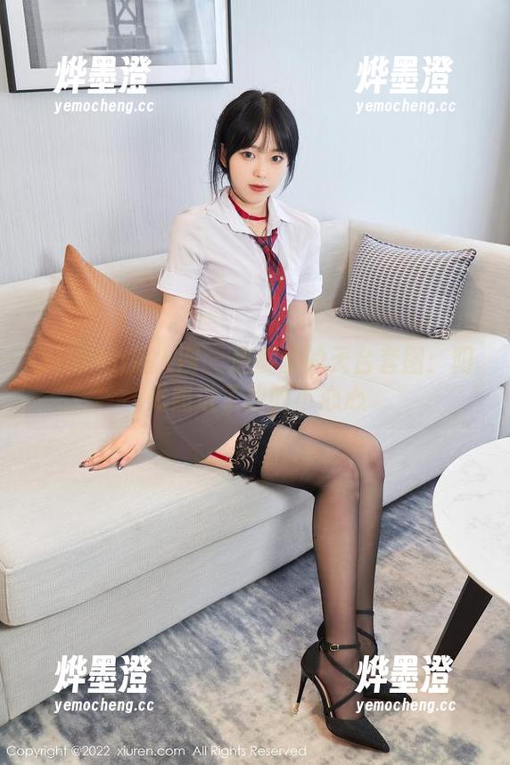 Xiuren秀人网 - 唐翩翩的天台套图：阳光照进了我的小心心