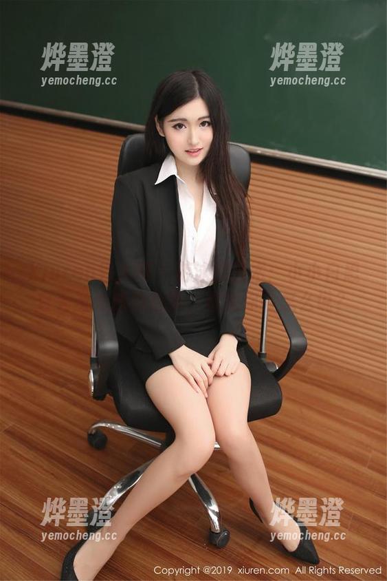 Xiuren秀人网 - 游泳的艺术：小小白思宜无圣光泳池合集，看完你会怎么说？
