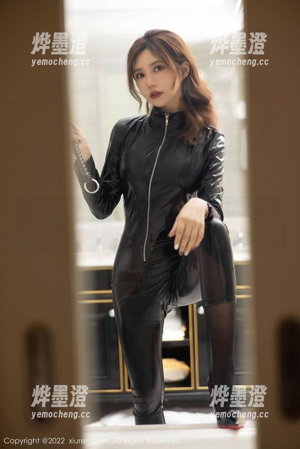 Xiuren秀人网-糯美子mini Xiuren秀人网 - 糯美子mini以职场秘书的形象展现童颜,图包偷偷打开一下!