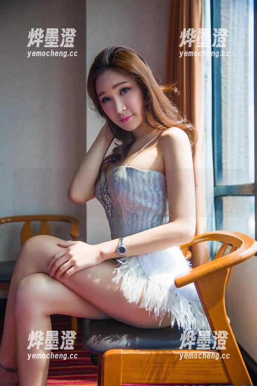 partycat轰趴猫 - 踏入艾小青的世界，妹妹的写真套图惊喜连连！