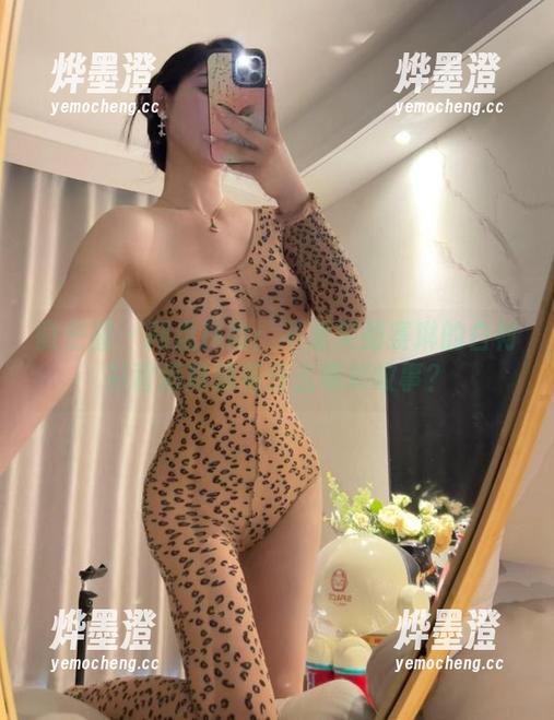 微密圈 - 网盘探险：不爱笑的赛琳的白衬衫背后隐藏着什么精彩故事？