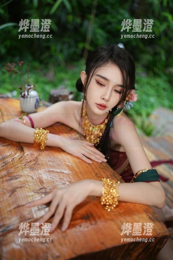 从单车上看世界，余多多Dudu的御姐写真作品，一路狂飙！