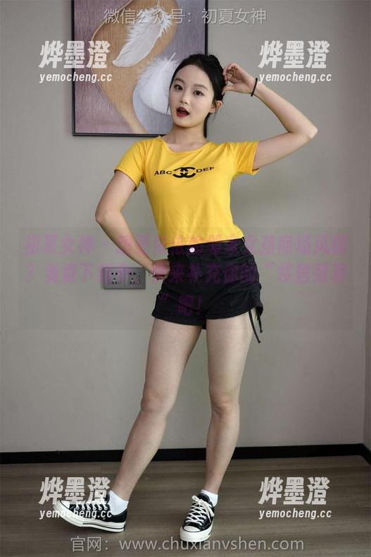 初夏女神 - 想要依依的邻家女孩商场风情？免费下载中，快来补充你的“邻居列表”吧！