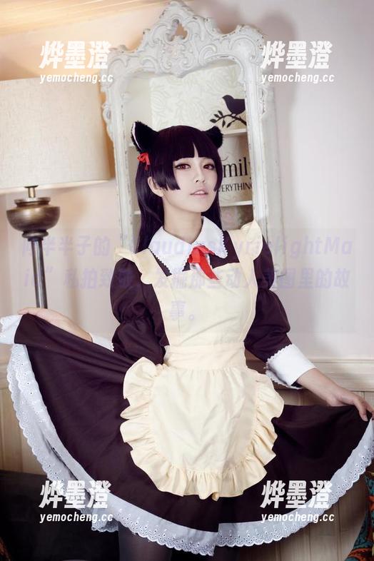 向半半子的“ClaudiusKyrielightMaid”私拍致敬，发掘那些动人美图里的故事。