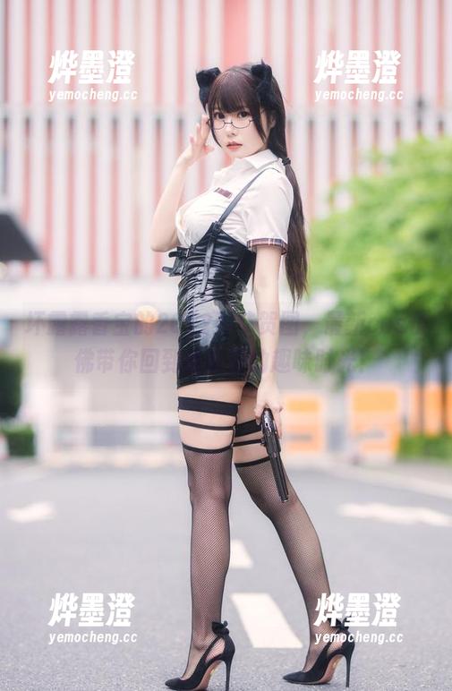坏露露香宝的2022春节贺图，最新cos仿佛带你回到幼儿园的趣味时光！