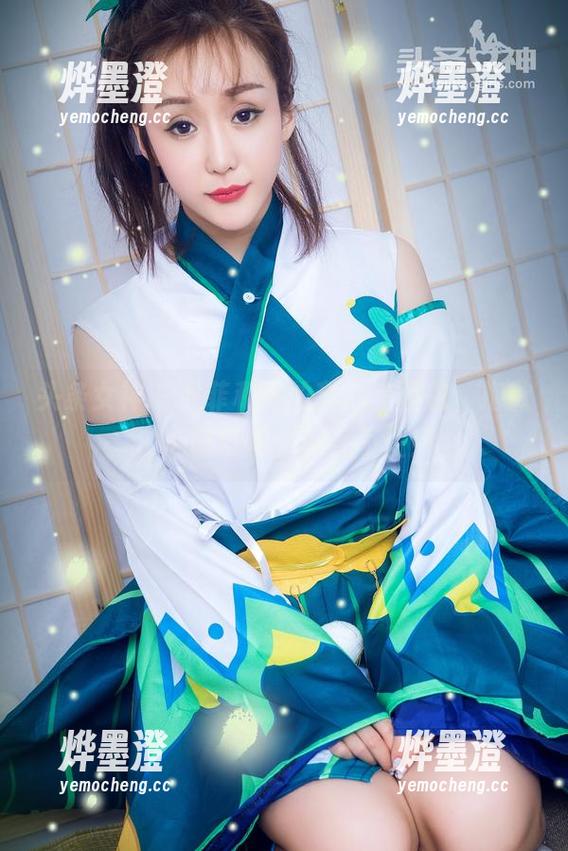 头条女神-尹菲 头条女神 - 尹菲和她的甜心美图包,抱歉,心脏可能会承受不住!