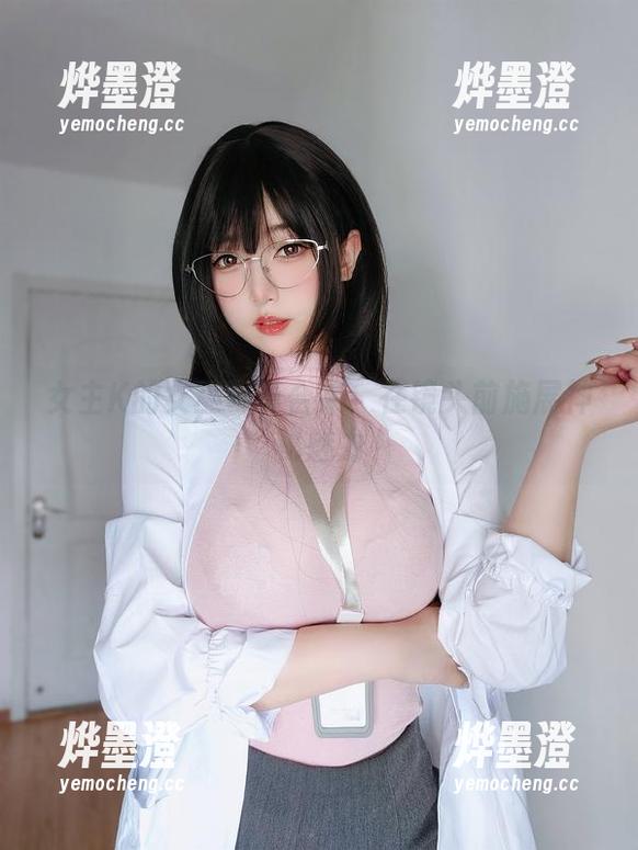 女主K的女巫写真合集：在镜头前施展神秘魅力
