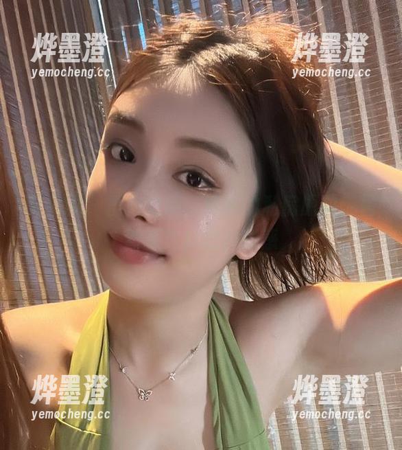 微密圈 - 黑白之间：奶雯的私房原图，居然有这样的神秘感