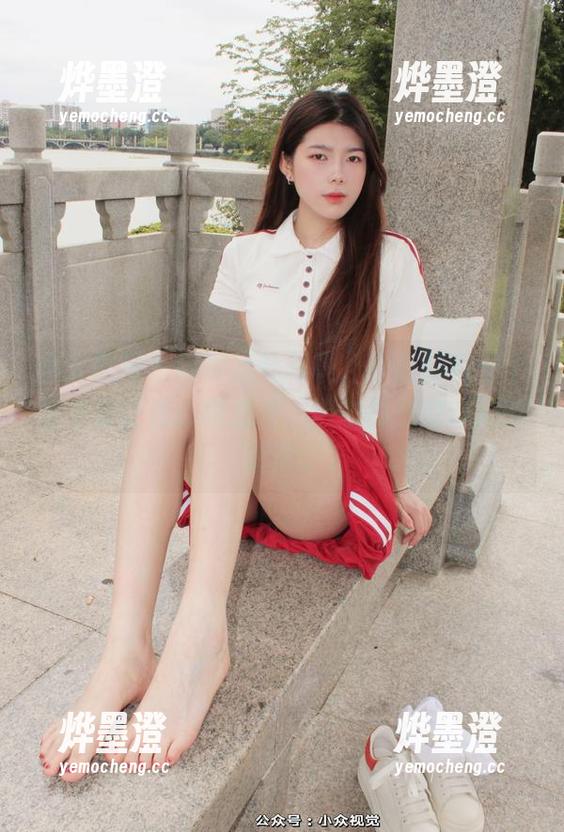 小众视觉 - 嘤嘤清纯写真，原图的每一个细节都让我心跳加速，墙壁都想变成她的壁纸。