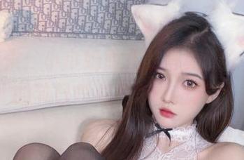 圣诞特供：小小奶瓶儿的写真新作，撩人的节日气息要怎么抵挡？