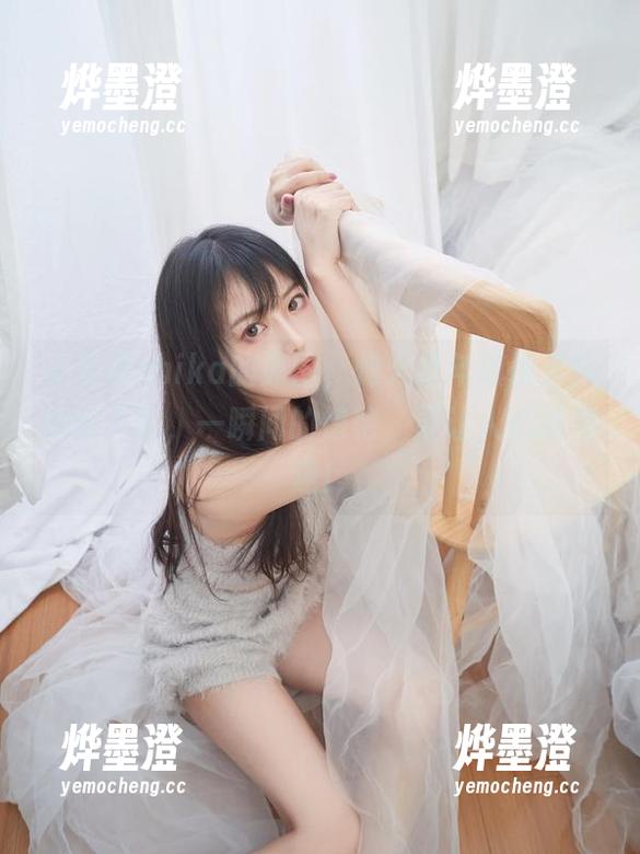 小鹿鹿shika的原图，烽火经年旗袍里闪躲的光影，一瞬间的惊艳，真让人心跳加速！