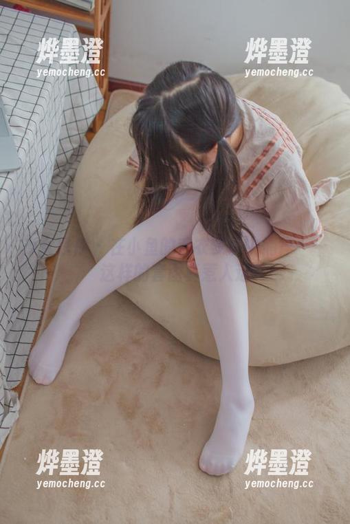 少女秩序 - 在小鱼的毛衣梦境中徜徉——这样的套图真惹人迷