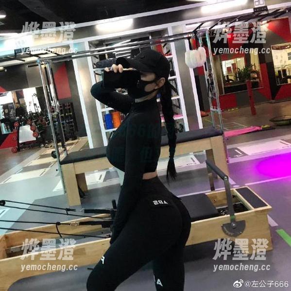 微密圈 - 左公子666的图集：雪白女人，有点晃眼，但又想继续看