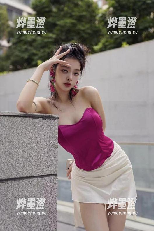 微密圈 - 徐珺大哥的校服图包，让我对学校的想象变得更加模糊而迷人！