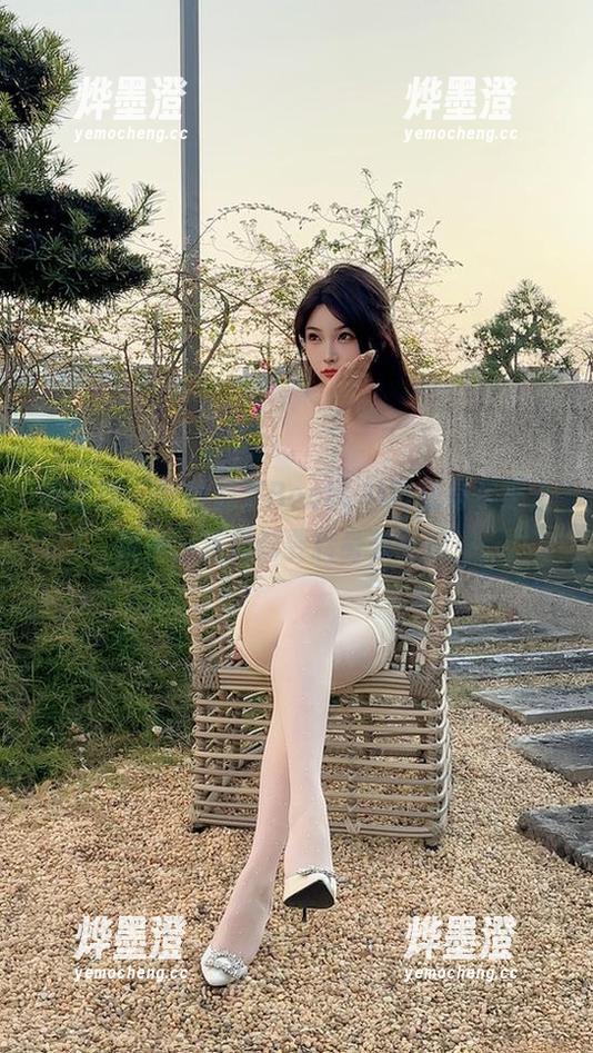 微密圈 - 当徐莉芝Booty的玲珑身姿遇上镜头，连风都要转身来围观！