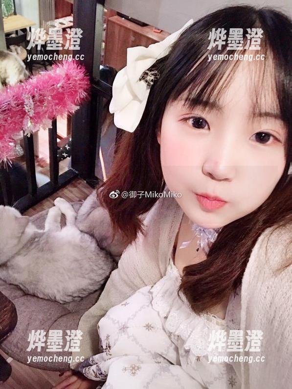 写真中御子Yumiko的口罩，解锁更多故事，原图真有考究！