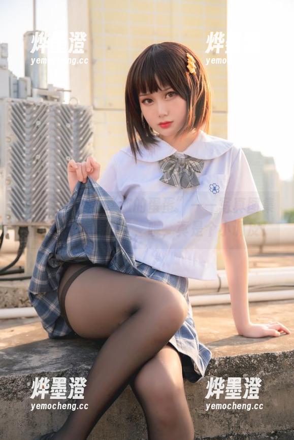 从“套装”看“您的蛋蛋”——写真图集里的那些撩人细节，哦，真是个小调皮！