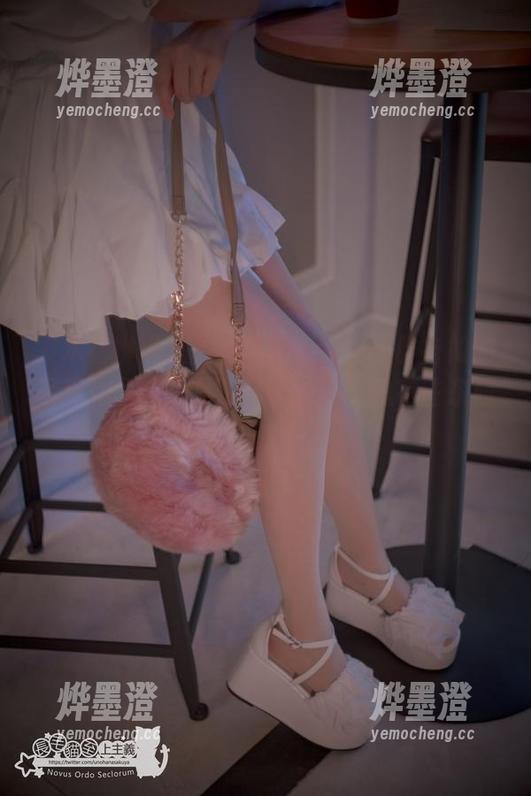 木花琳琳是勇者 “木花琳琳是勇者在护士装中优雅自如的写真作品,真是不容错过。”总有些东西让我无法抗拒。