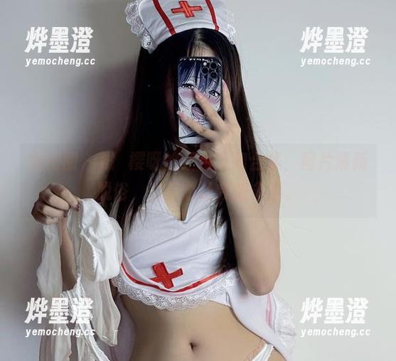 微密圈 - 桃沢樱呀的红色战袍合集，图片清新脱俗，却又总让我想多了。