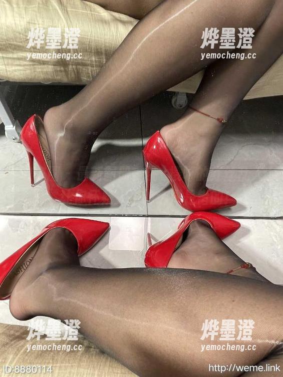 微密圈 - 最新图册，桃沢樱呀的红丝乱入，让你怀疑人生的选择是错的！