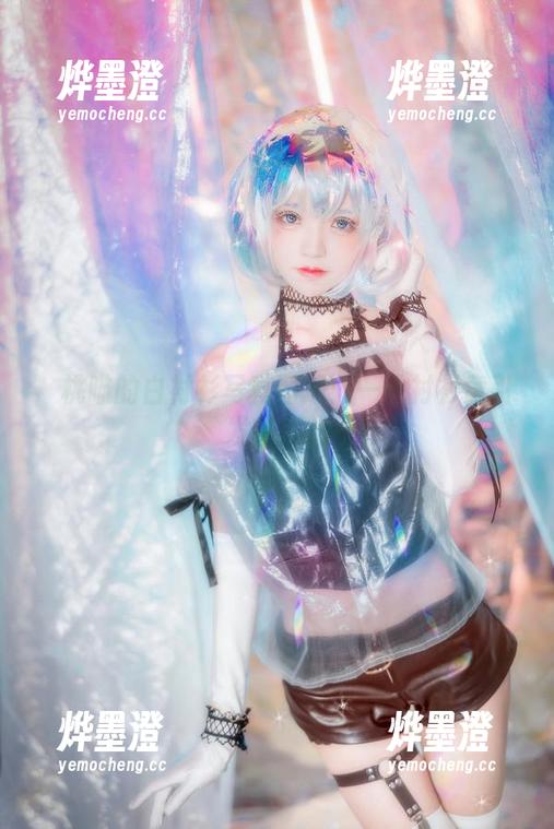 桜桃喵的白衬衫写真图册：一件衬衫竟引发的联想