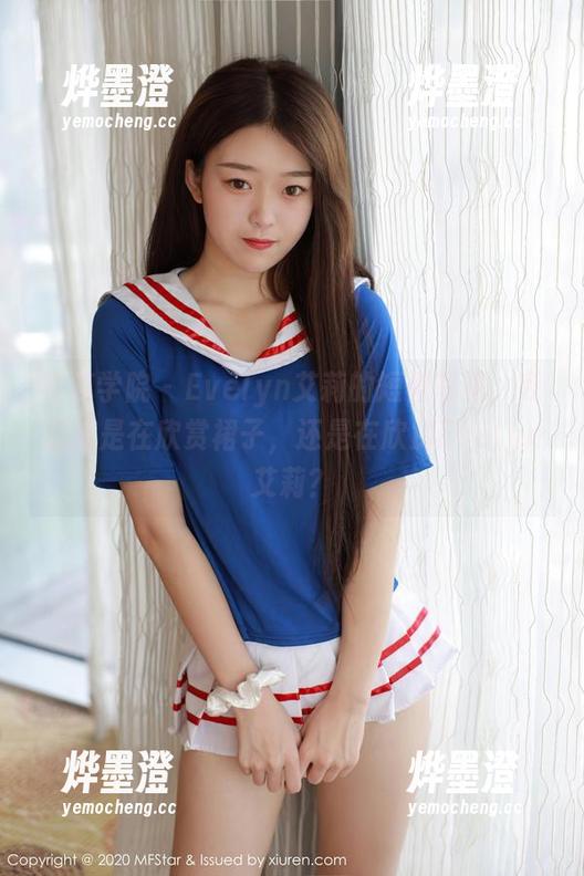 模范学院 - Evelyn艾莉的短裙写真：我到底是在欣赏裙子，还是在欣赏Evelyn艾莉？
