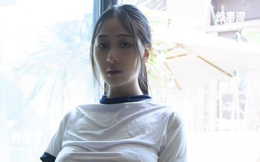 浅安安定制的连体衣作品：穿上它，我有了无敌的自信...还有奇怪的跳舞冲动！