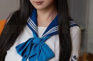 浅安安校服美图更新，谁说只适合教室？