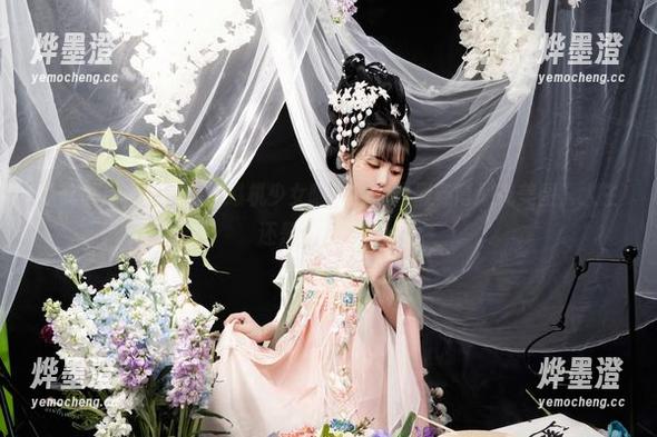 从此以后，我只相信爆机少女喵小吉的虚假赛博朋克美图，人生还是有点趣的！