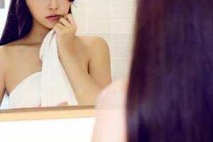 爱蜜社 – 教室的乐薇Vivi：图集中那些让人瞬间沉醉的写真细节