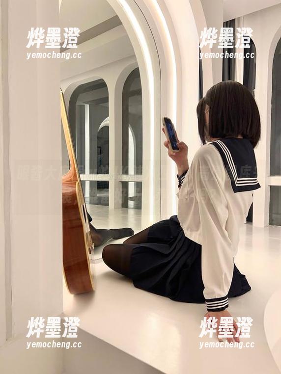 眼酱大魔王w的JK魅力四射，高清图库来袭，准备好吸收养分了吗？