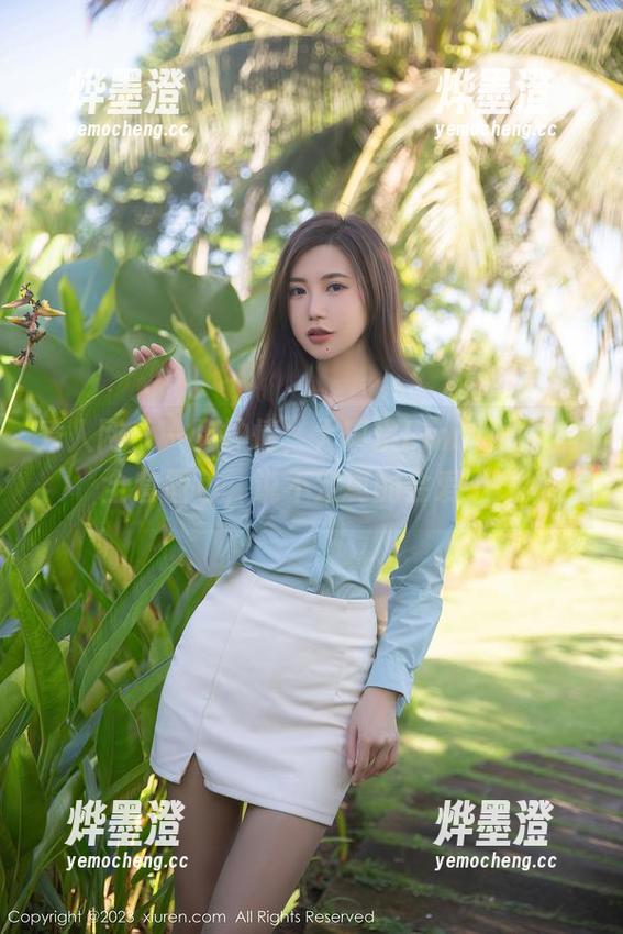 秀人网 - 一见钟情，大琪琪Emily的黑丝全套图包，说不定真的会爱上…
