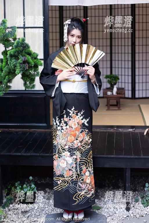 秀人网 - 奶芙乔乔的校服图包：这种衣服穿上简直让书本变得无比轻松，学习不再是负担！