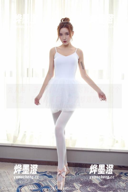 秀人网 - 子纯儿Annie的写真分享：这个秘密，有点像流星，划过却难再捕捉。