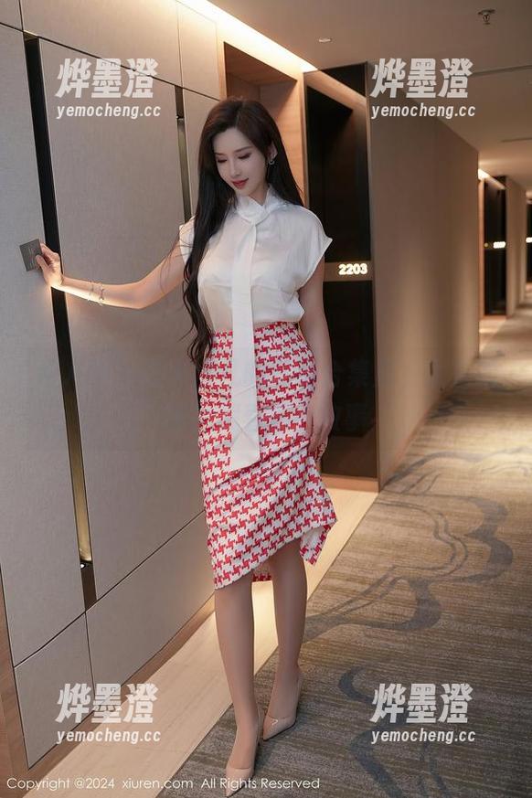 秀人网-小爪几 秀人网 - 在小爪几的私房合集里,女孩的眼神藏着多少故事